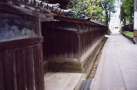 金沢観光(本多町の土塀)土塀の残る街、金沢