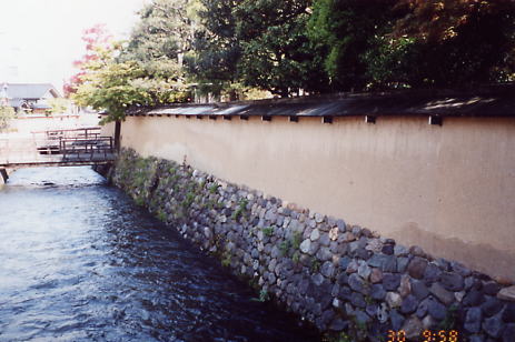 金沢観光（侍屋敷跡）土塀の残る街、金沢（1）