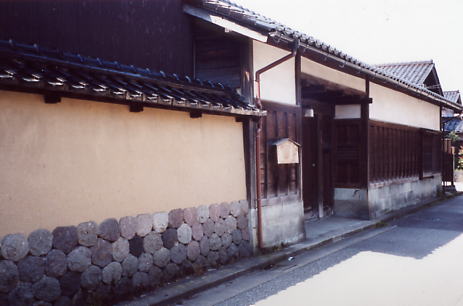 金沢観光(長屋門）土塀の残る街、金沢（1）