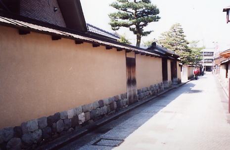 金沢観光(屋敷跡)土塀の残る街、金沢（1）