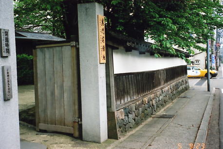 金沢観光（土塀）