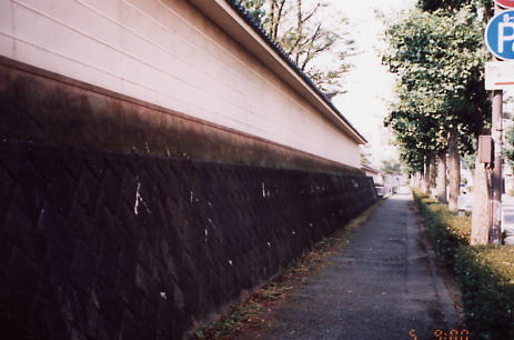 金沢観光（東本願寺別院の土塀）